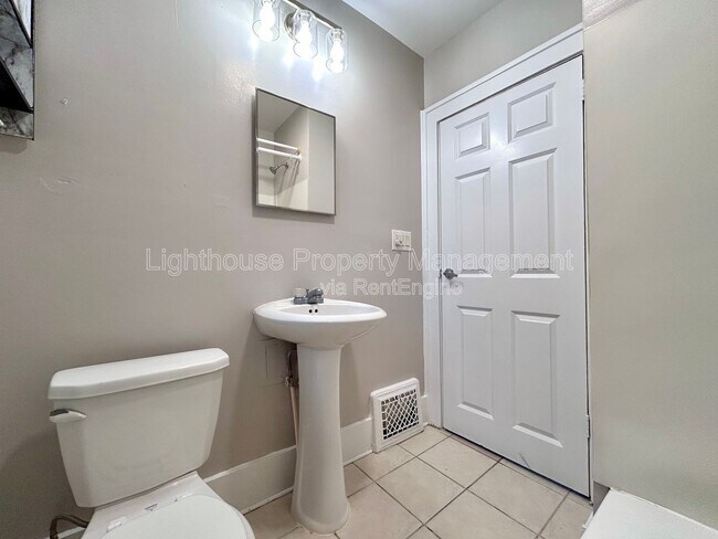 Building Photo - 2174 Continental St