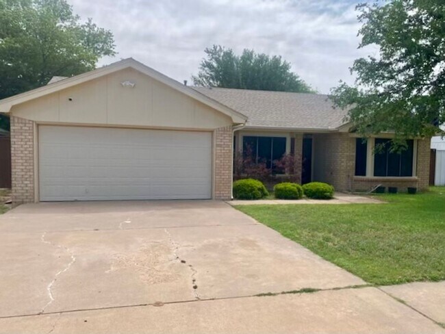 Building Photo - 3/2/2 Available May 2026