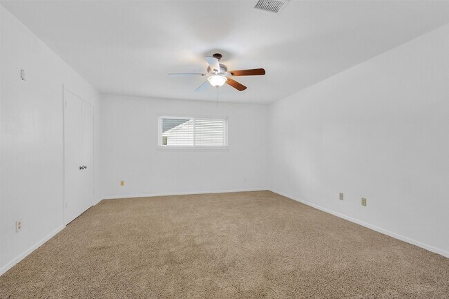 Building Photo - 1122 Rhine Ln