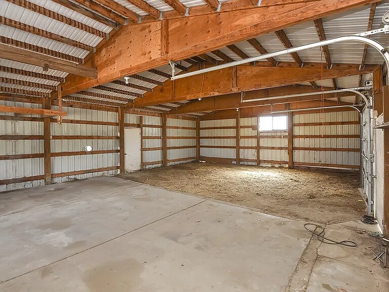 Building Photo - 2700 N Brandon Rd