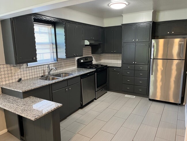 Building Photo - 3 bed 2 bath -Edmond (Danforth and Blvd)