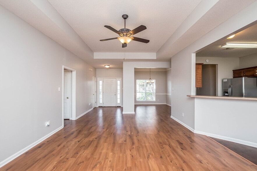 Building Photo - 8426 Linda Shore Cove