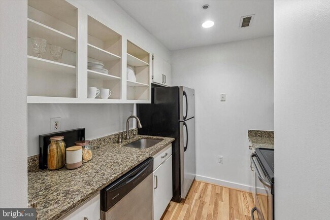 Building Photo - 315 New St