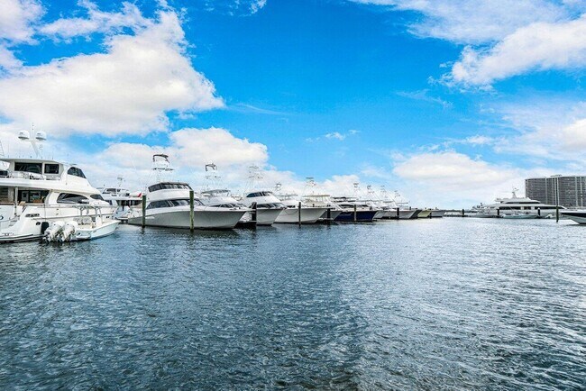 Building Photo - 108 Lakeshore Dr