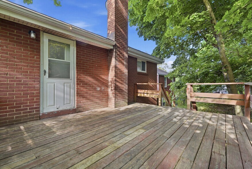 Building Photo - 168 Bryson Ave