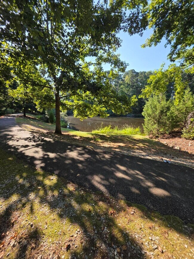 Building Photo - 306 Lochleven Ct