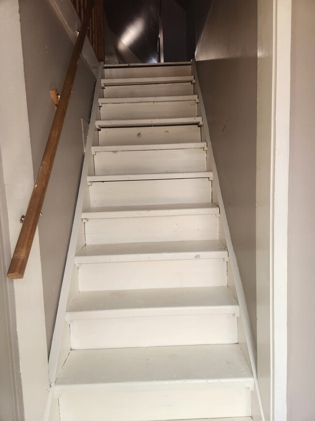 Building Photo - 11 Fairview Ave