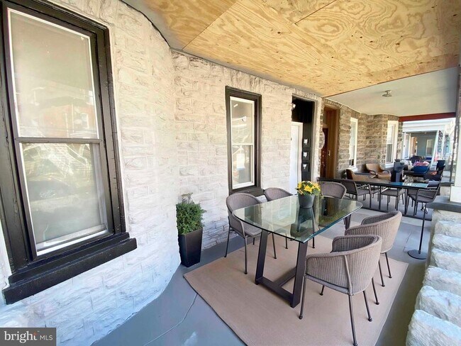 Building Photo - 1426 W Rockland St