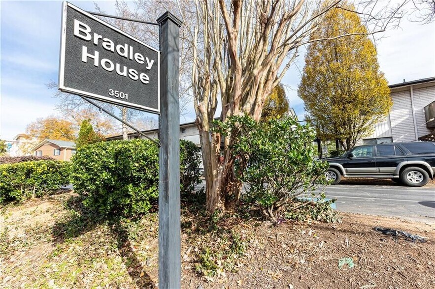 Building Photo - 3501 Roswell Rd NE