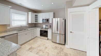 Building Photo - $1699 per Bedroom | 4BR in Fort Sanders | ...