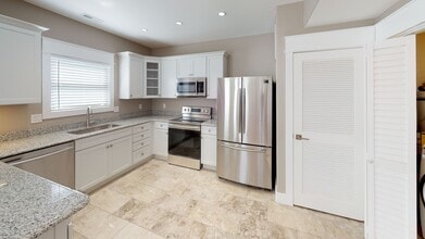 Building Photo - 4BR in Fort Sanders with Parking! | Walk t...