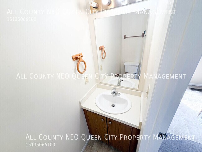 Building Photo - 2745 Brookshire Ln