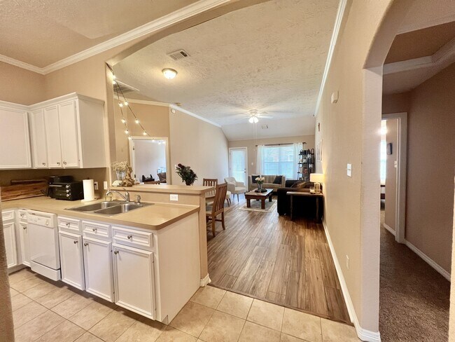 Building Photo - 4344 Spring Garden Dr