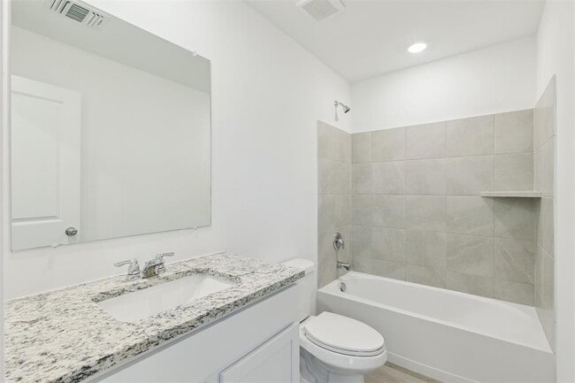 Building Photo - 14910 Parkway Center Ave