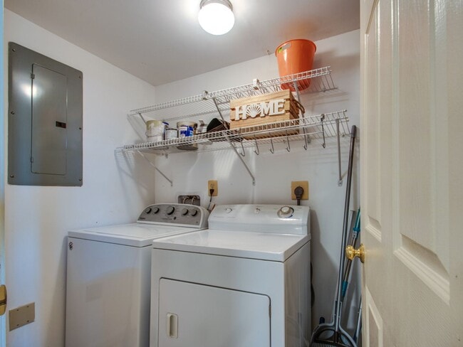 Building Photo - OFF SEASON RENTAL - FIRST FLOOR 2 BED 2 BA...