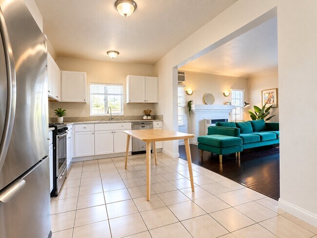 Building Photo - 3013 Somerset Dr