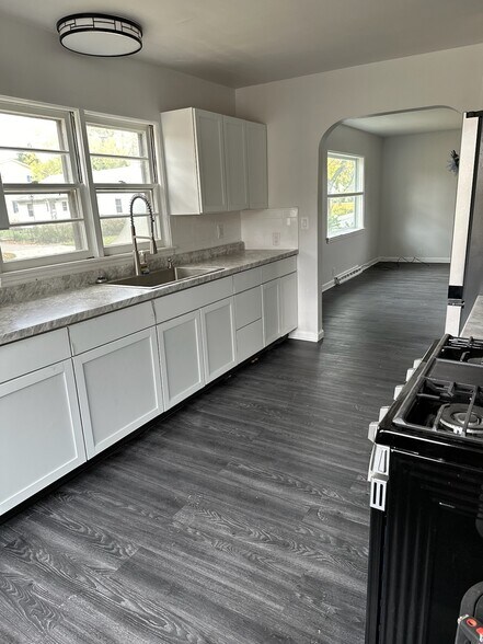 Kitchen - 1511 Sycamore St