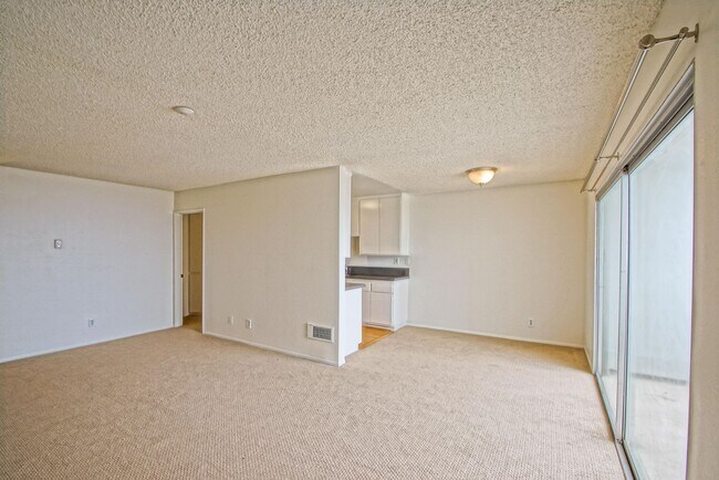 Building Photo - 2BR/2BA Condo with Stunning Ocean Views & ...