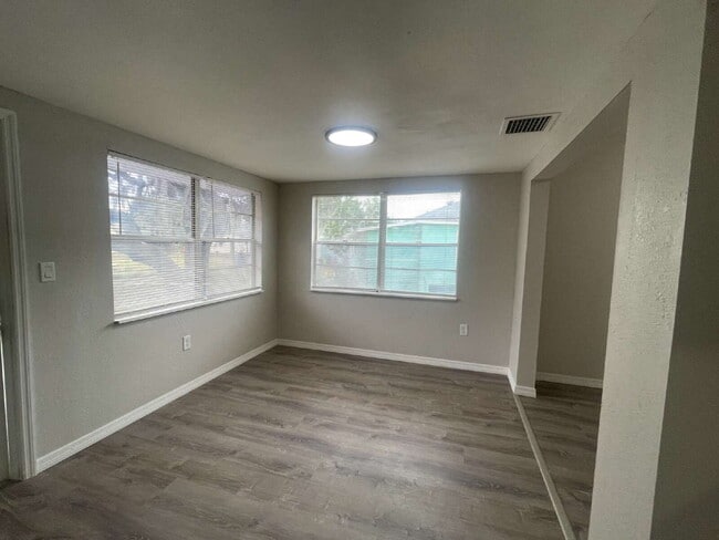 Building Photo - 1145 Edgemoor Ave