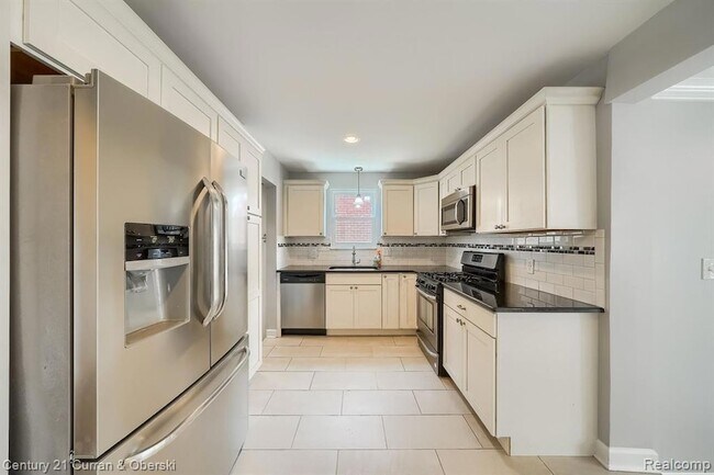 Building Photo - 3015 N Wilson Ave