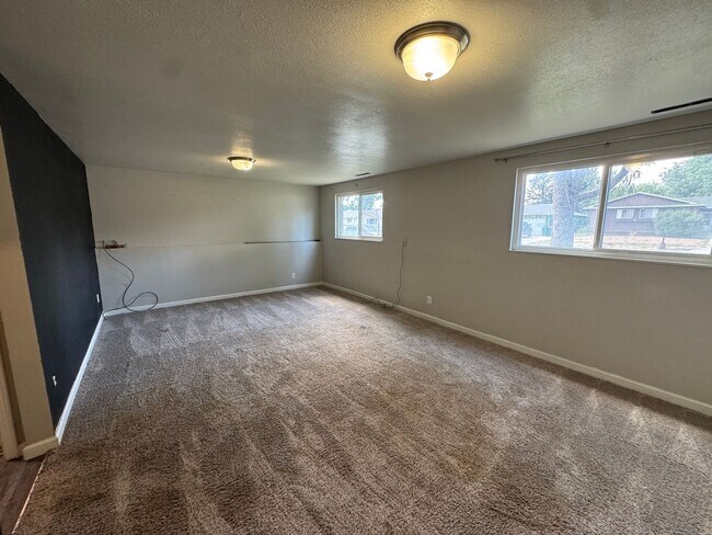Building Photo - Stylish Tri-Level with Bonus Living Space ...
