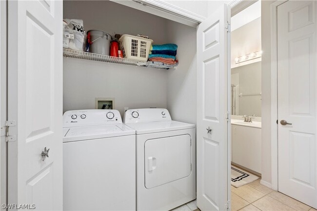 Building Photo - 2290 Carrington Ct