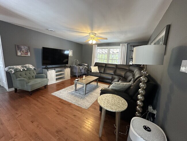 Building Photo - Executive-Style 3BR Single-Family Home on Quiet Dead-End Street – South Portland