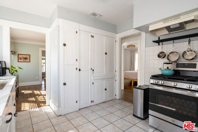 Building Photo - 5742 6th Ave