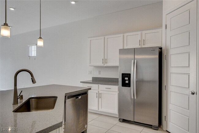 Building Photo - 10924 Chipotle Ave