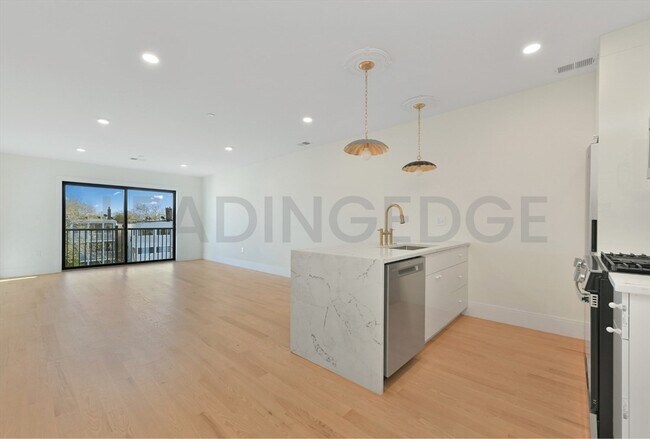 Building Photo - 219 Paris St