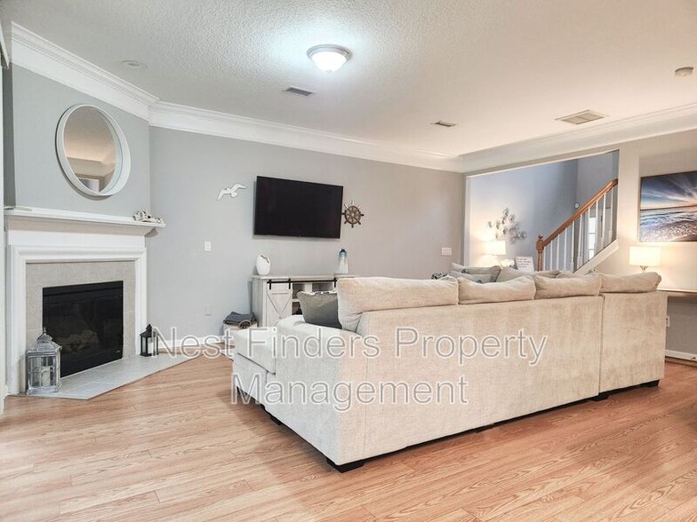 Building Photo - 3857 Lionheart Dr