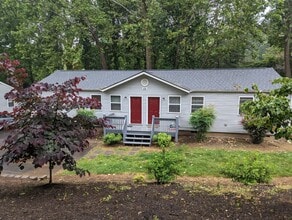 Building Photo - 22B Iris St