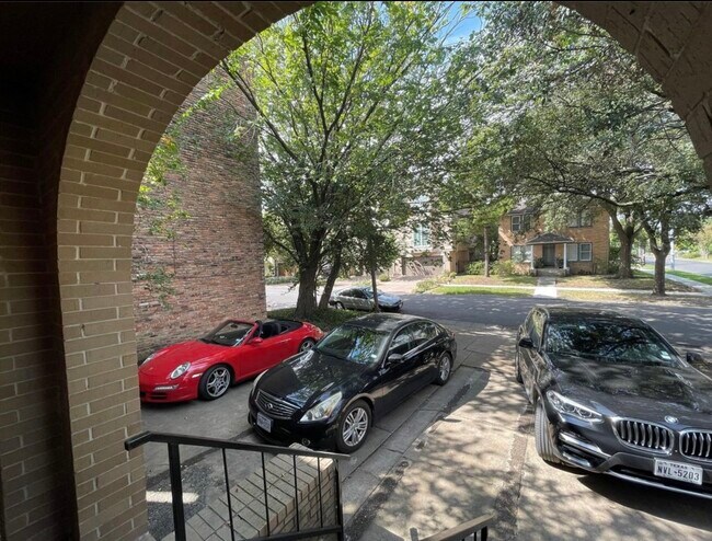 Building Photo - 1901 Brun St