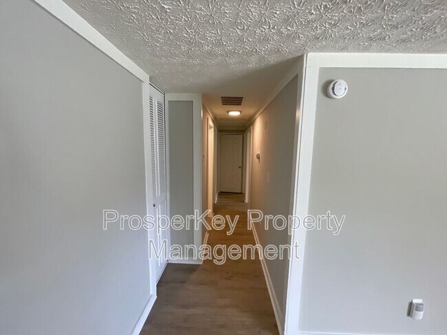 Building Photo - 7613 Suwannee Ct