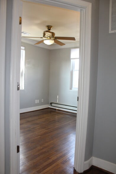 Building Photo - 803 S Ode St