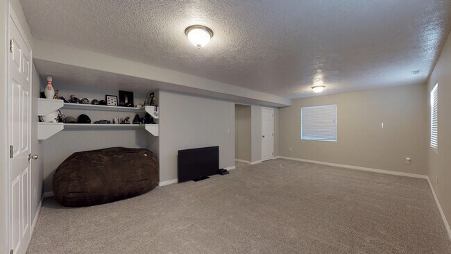 Building Photo - 4058 Valderrama