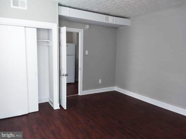 Building Photo - 420 W Ruscomb St
