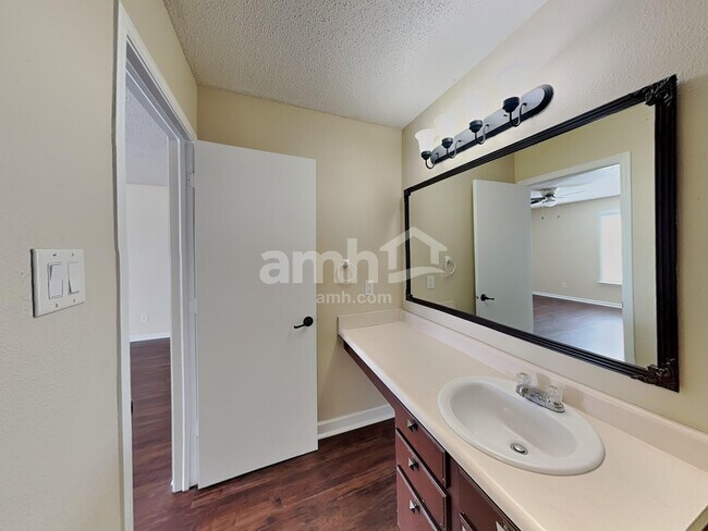 Building Photo - 10794 Timothy Ln