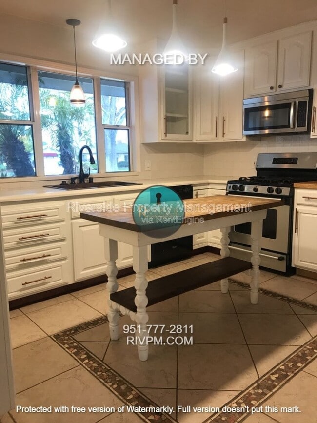 Building Photo - 6698 Nicolett St