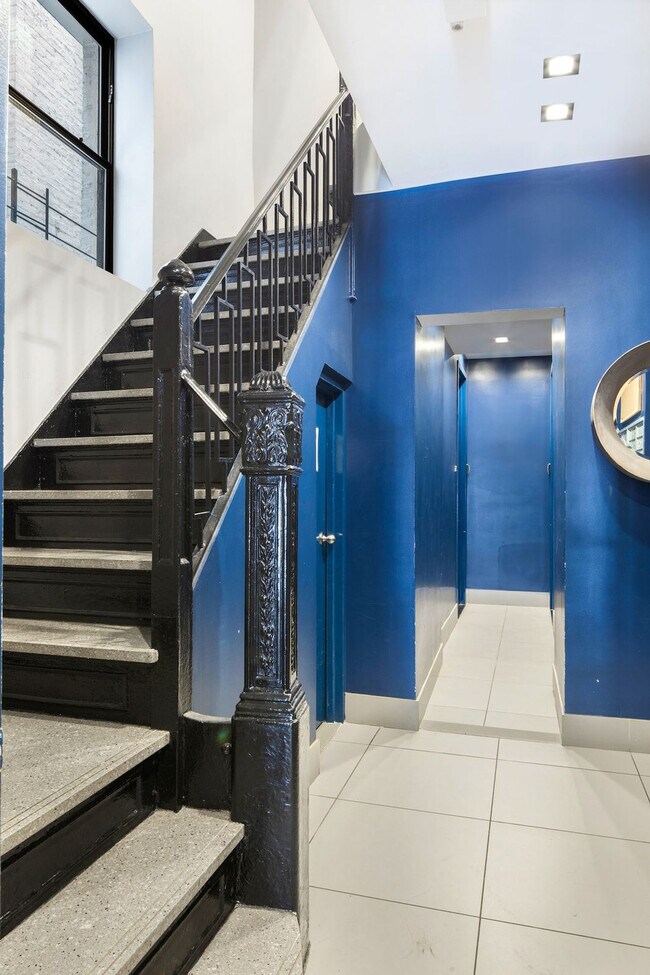 Building Photo - 417 E 61st St