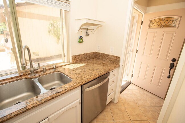 Building Photo - Great Townhome located in the 4S ranch next to Westwood elementary