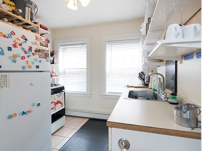 Building Photo - 94 W Cedar St