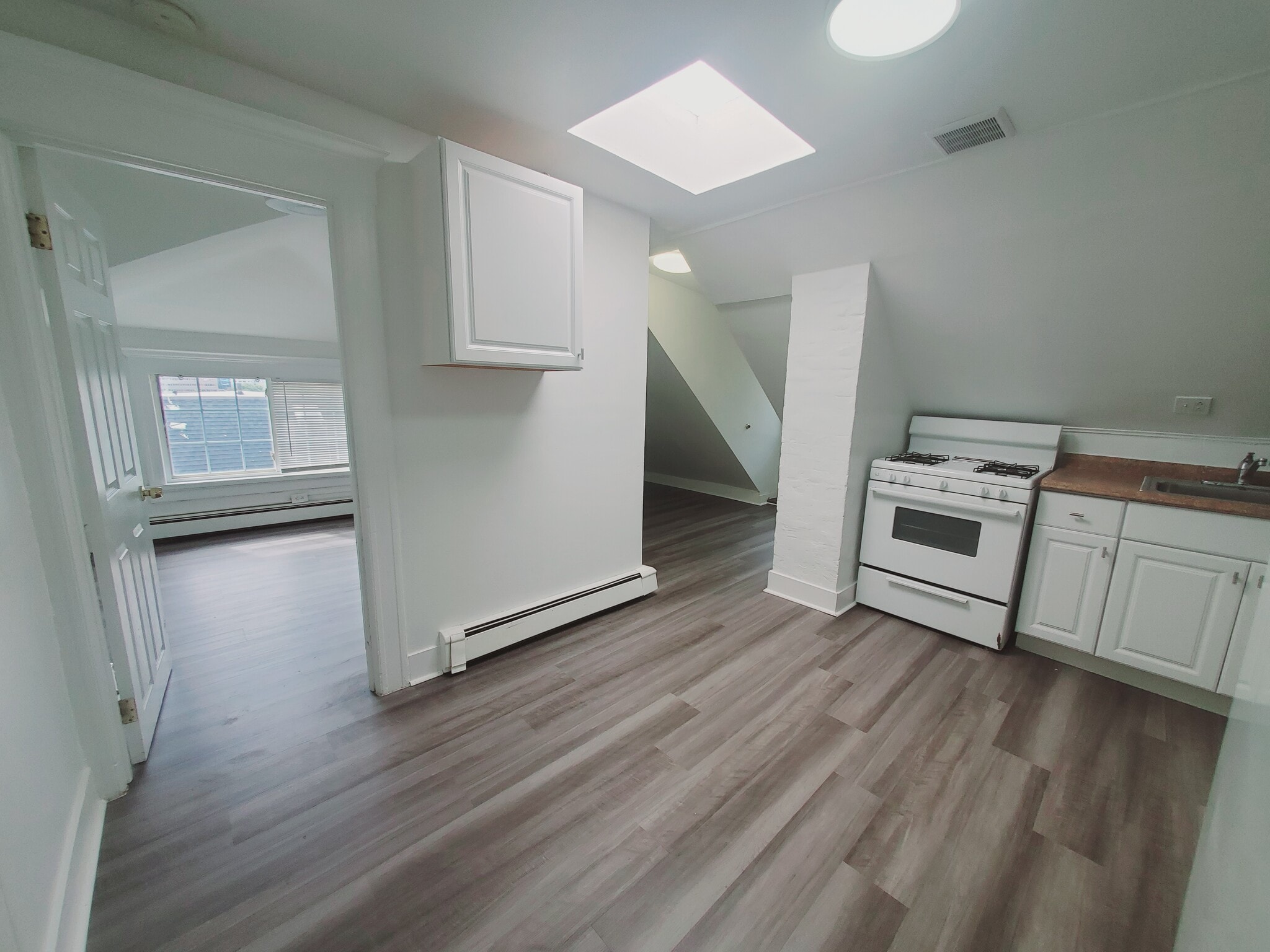 Building Photo - 76 Lindale St