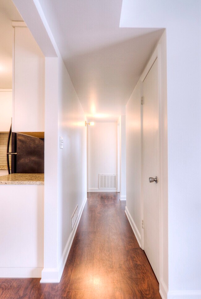 Building Photo - 6101 W 94th St