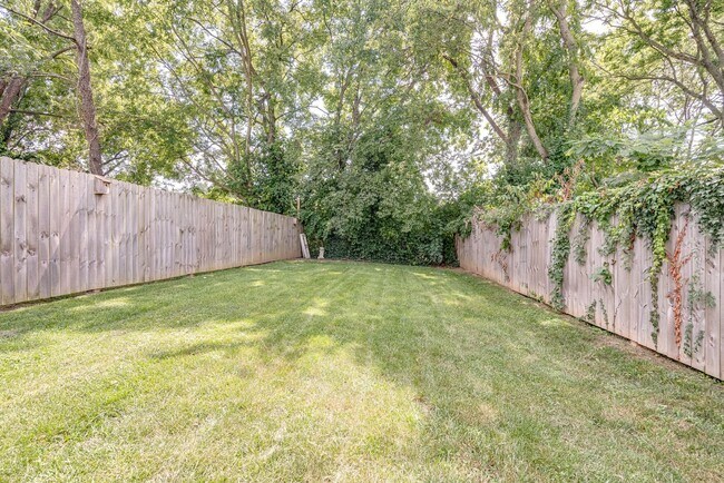 Building Photo - AVAILABLE September 1st. UPDATED 3 Bedroom...