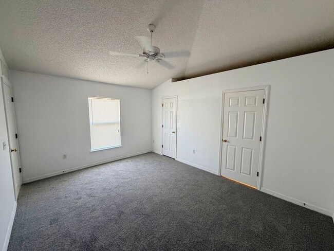 Building Photo - Beautiful 3 Bedroom, 2 Bathroom Home with Upgrades Throughout