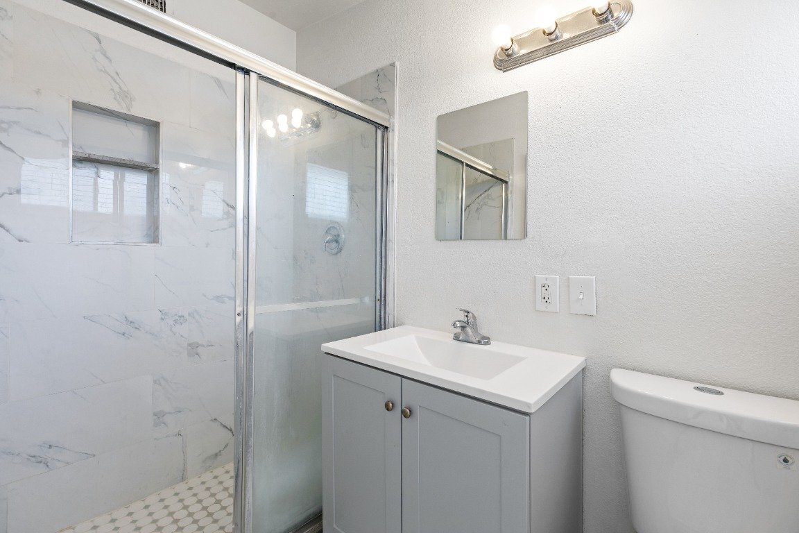 Building Photo - 221 Milinane Dr