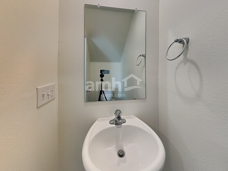 Building Photo - 6046 Mason Tucker Dr