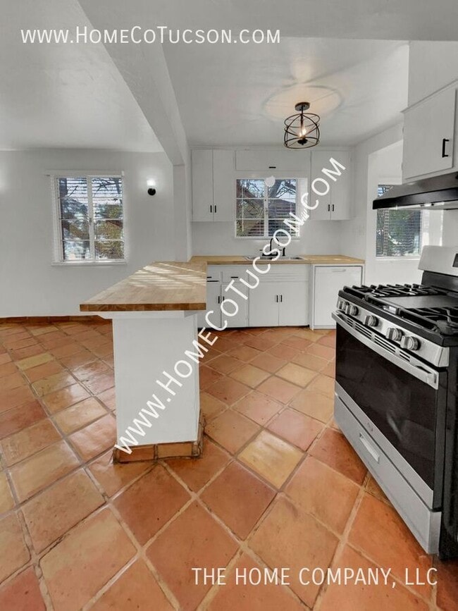 Building Photo - 1509 E Blacklidge Dr