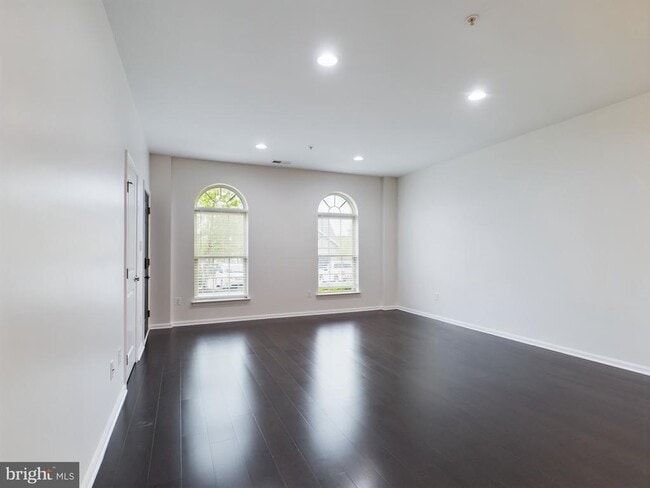 Building Photo - 6479 Jack Linton Dr S